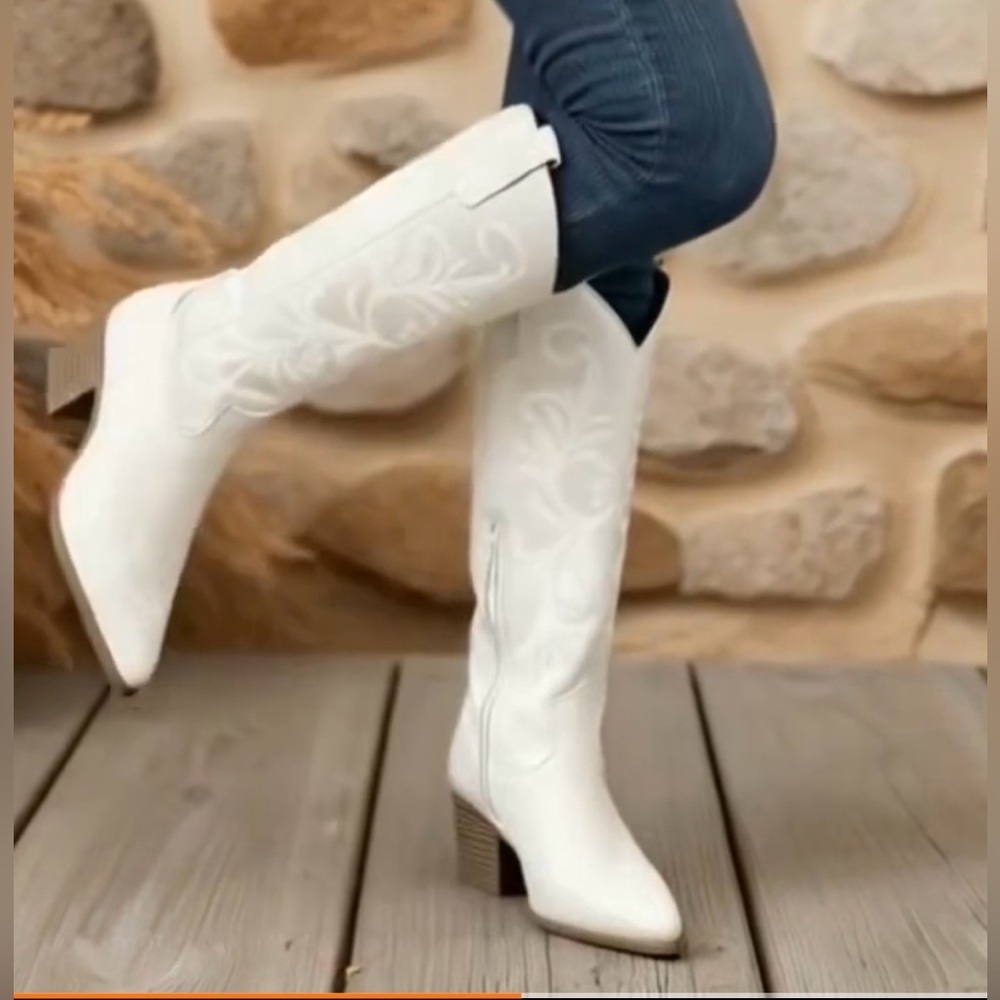 White 🤠 Boots